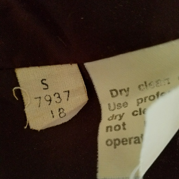 SOLD - Vintage velvet jacket in plum wine - Picture 8 of 8